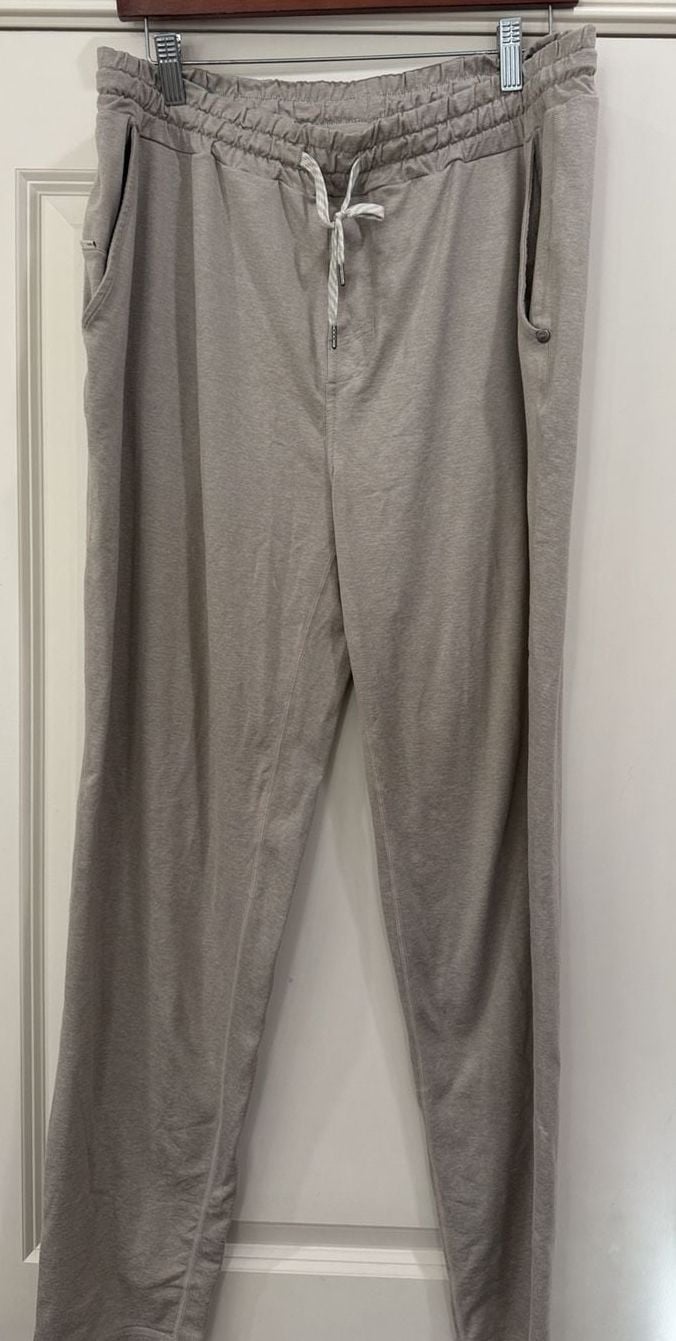 Vuori Daily Jogger Pants Size XL Gray Drawstring Pockets 2
