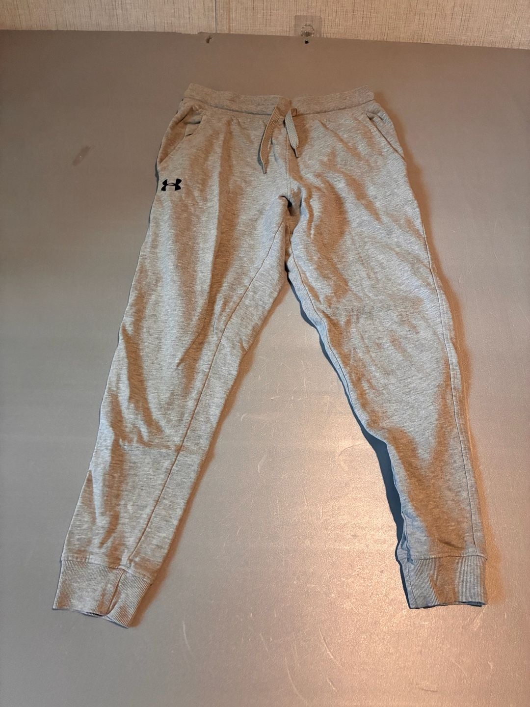 NWT M Medium Under Armour Gray WoMen's Athletic Jogger Pants Dark Gray Panel 2