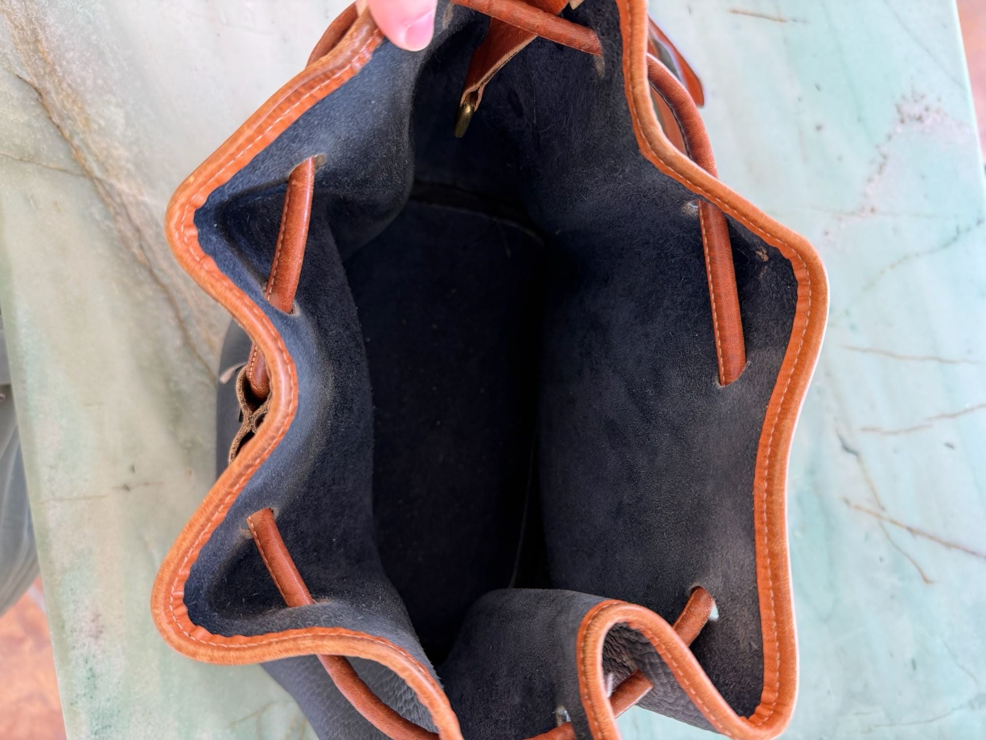 VTG Dooney & Bourke All Weather Leather Drawstring Bucket Bag Black Brown 7