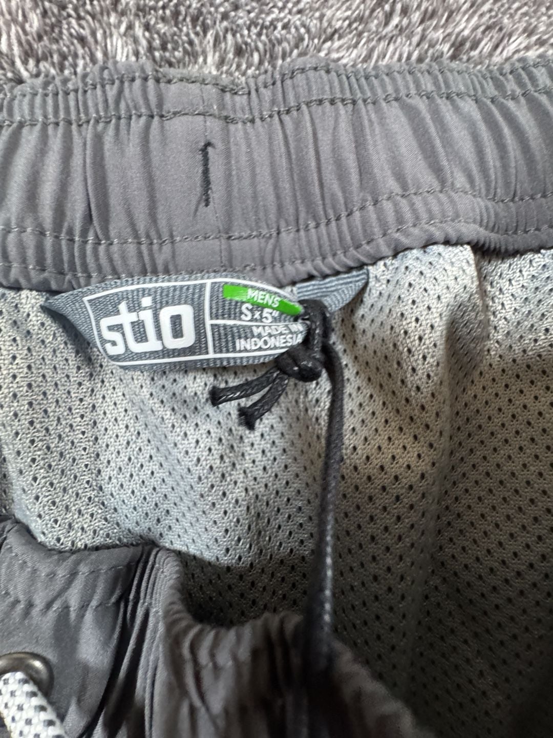 New Stio Athletic Shorts Size S x 5” inseam Gray 4