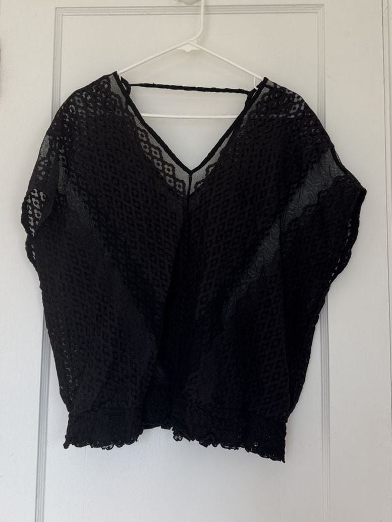 Guess Blouse Size XS Black Lace Short Sleeve Top 2
