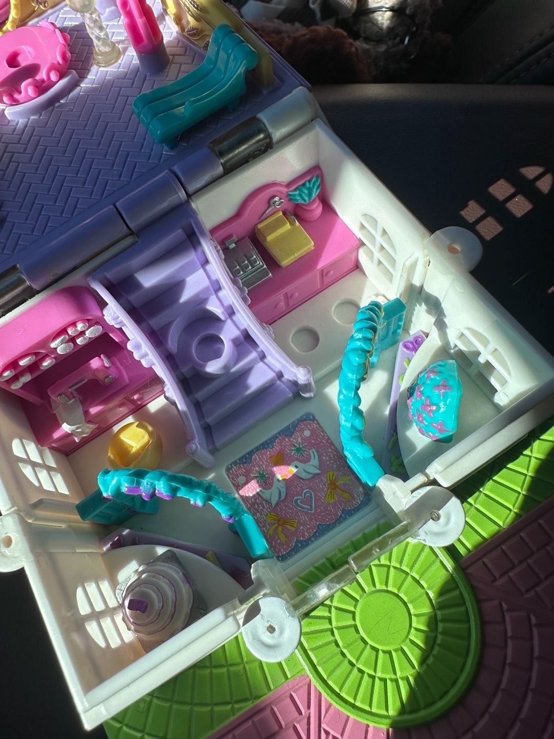Bluebird Polly Pocket 1994 Light Up Bridal Salon Compact 4