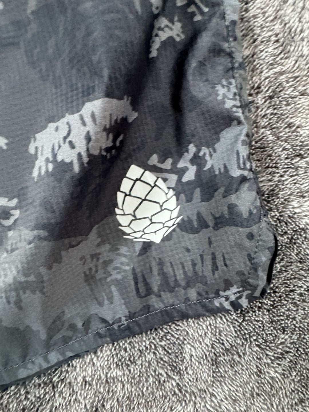 New Stio Second Light Short XLx7” inseam Black Whitebark Camo 3
