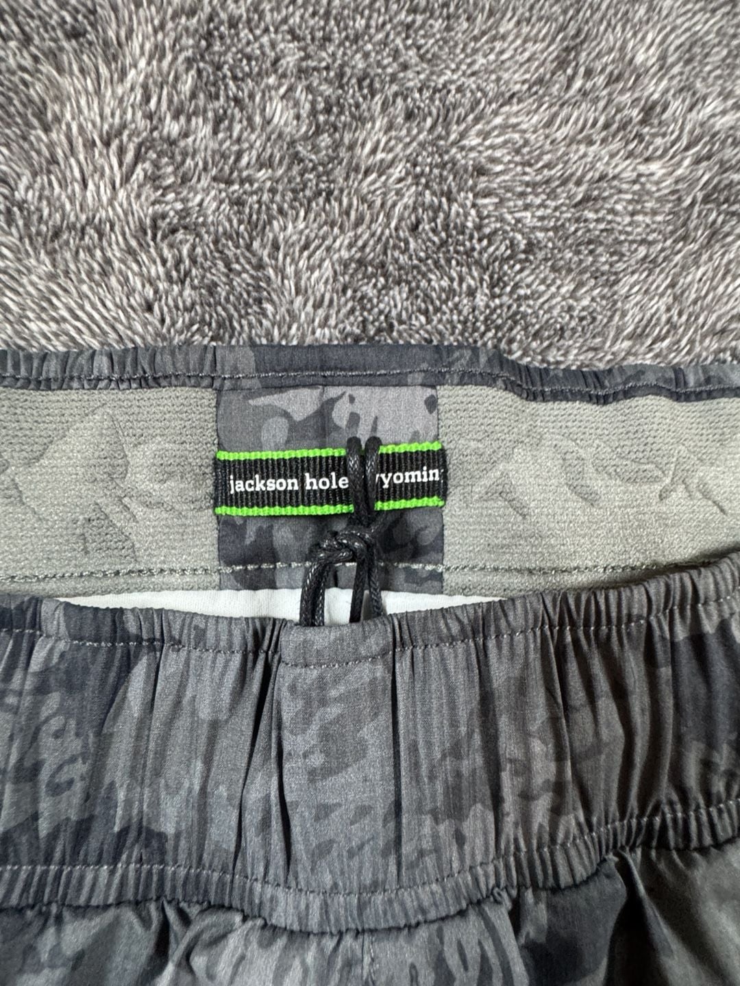 New Stio Second Light Short XLx7” inseam Black Whitebark Camo 4