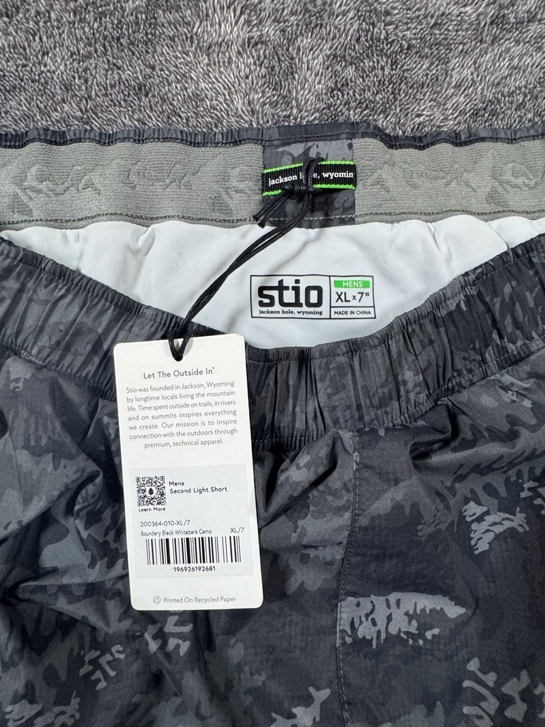 New Stio Second Light Short XLx7” inseam Black Whitebark Camo 5
