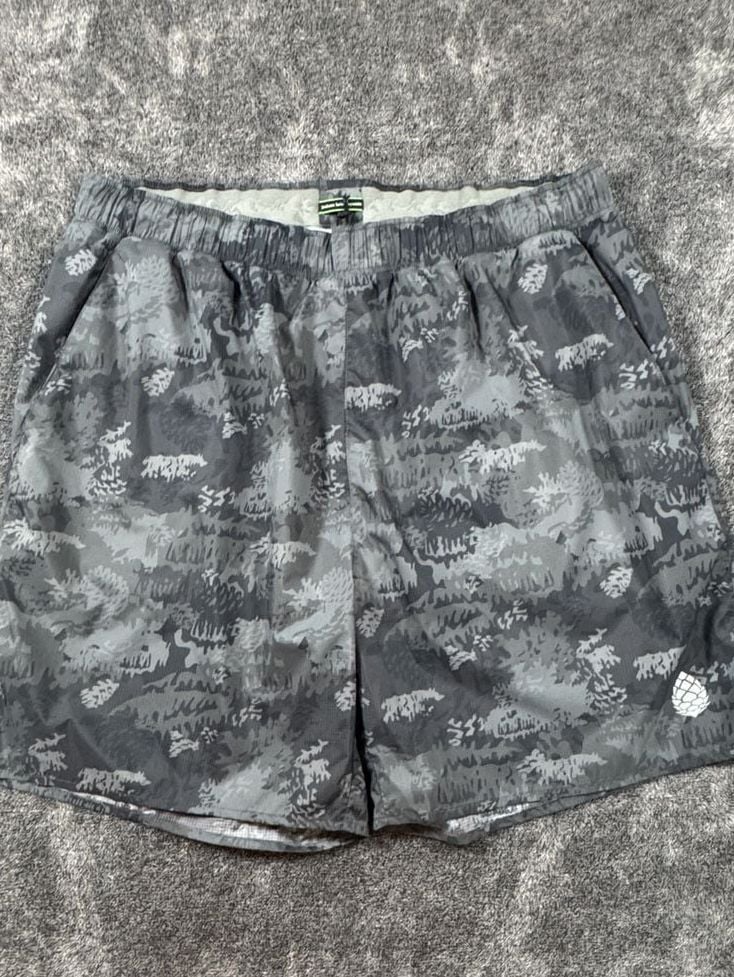 New Stio Second Light Short XLx7” inseam Black Whitebark Camo 2