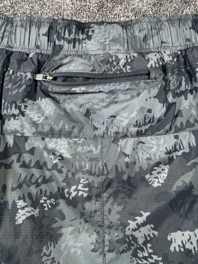 New Stio Second Light Short XLx7” inseam Black Whitebark Camo 6