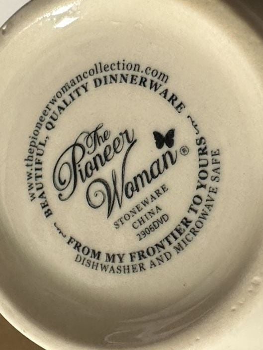 The Pioneer Woman Rose Shadow Mug 8