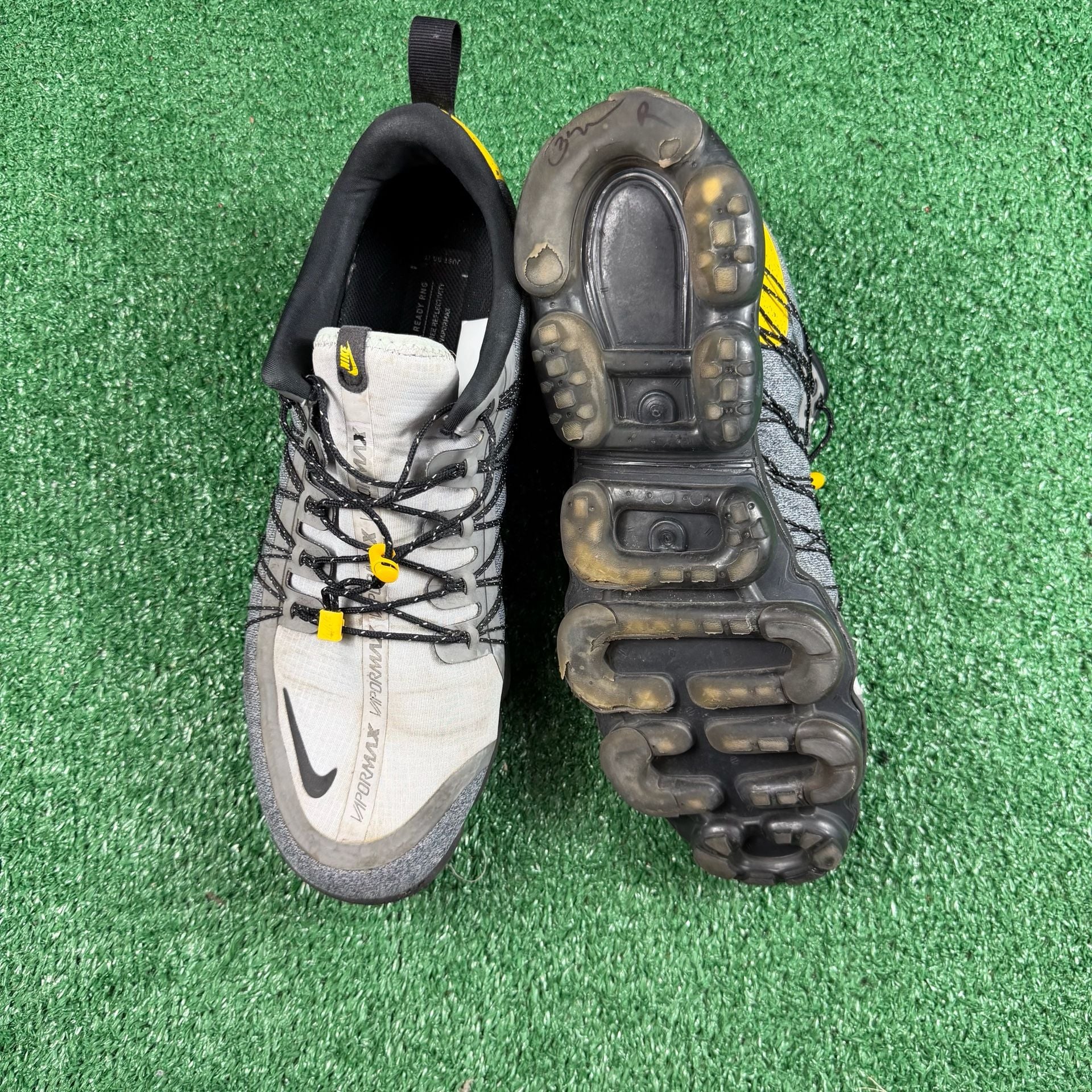 Nike Air VaporMax Run Utility Size 11.5 Black Yellow 9