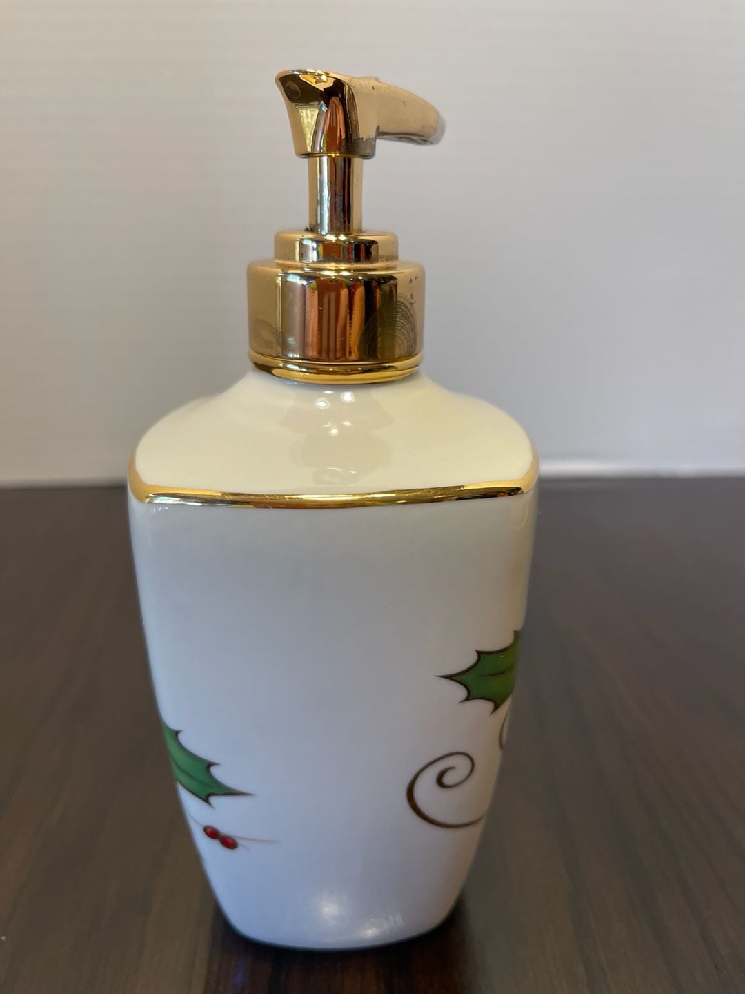Lenox Holiday Nouveau Soap Dispenser Gold Trim 2