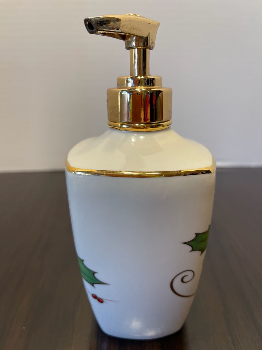 Lenox Holiday Nouveau Soap Dispenser Gold Trim 4