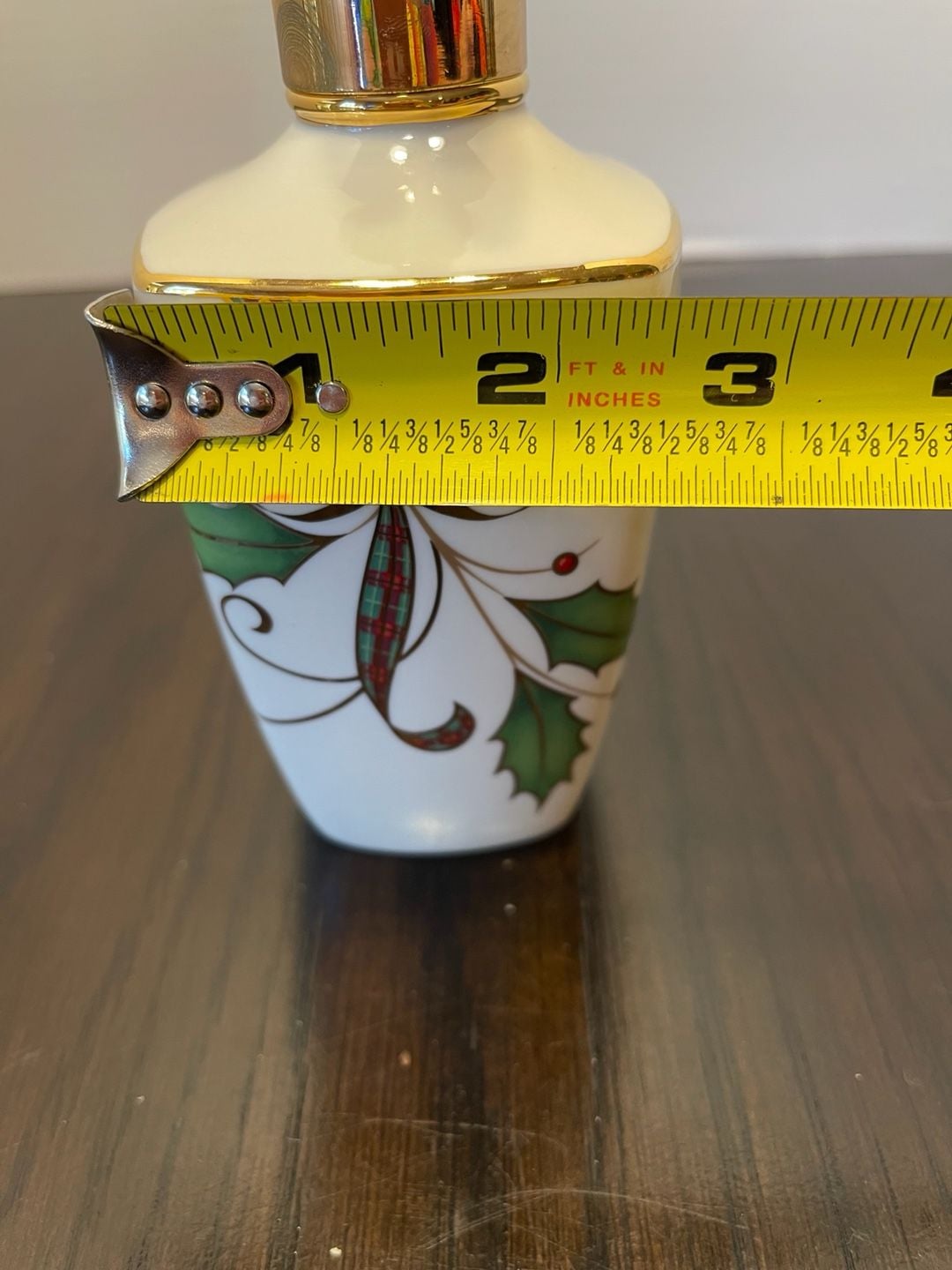 Lenox Holiday Nouveau Soap Dispenser Gold Trim 9