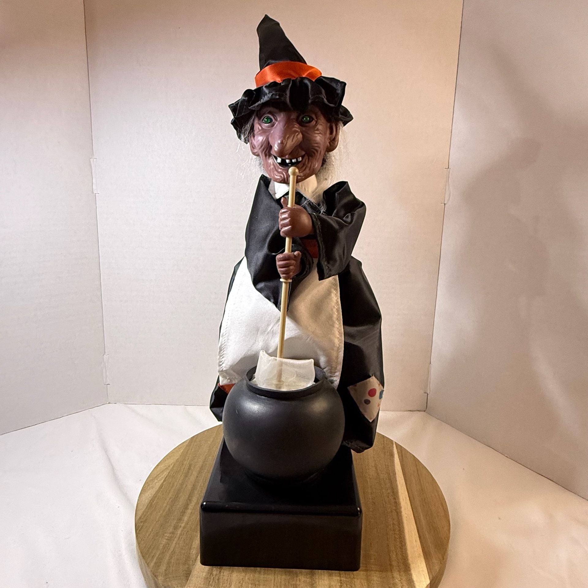 Rennoc Motionette Halloween Animated Witch Stirring Cauldron 1