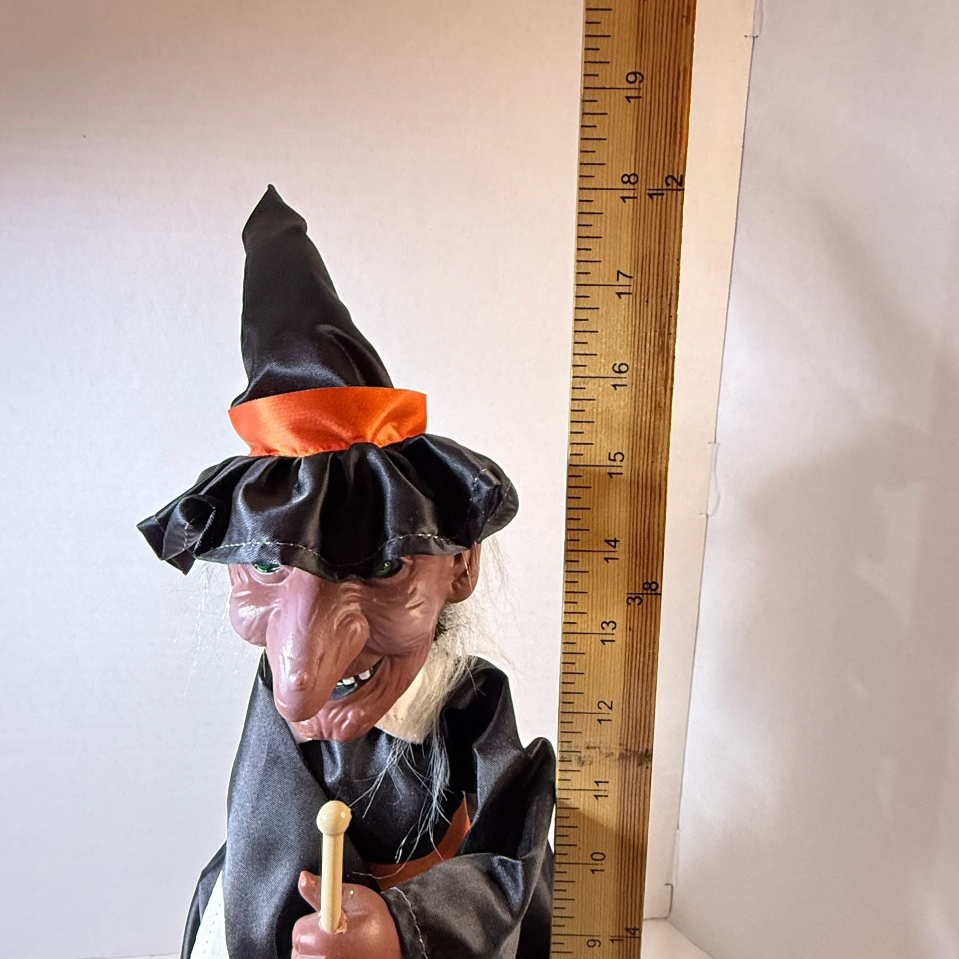 Rennoc Motionette Halloween Animated Witch Stirring Cauldron 3
