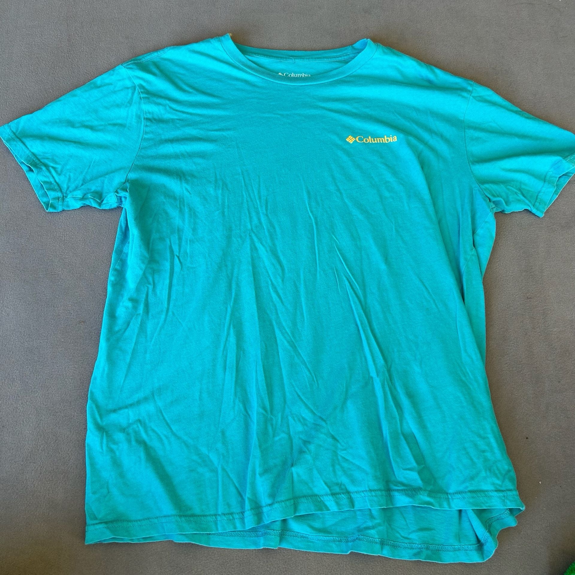 Columbia T-Shirt Lot of 6 Size XL Assorted Colors Graphic & Logo Tees 13