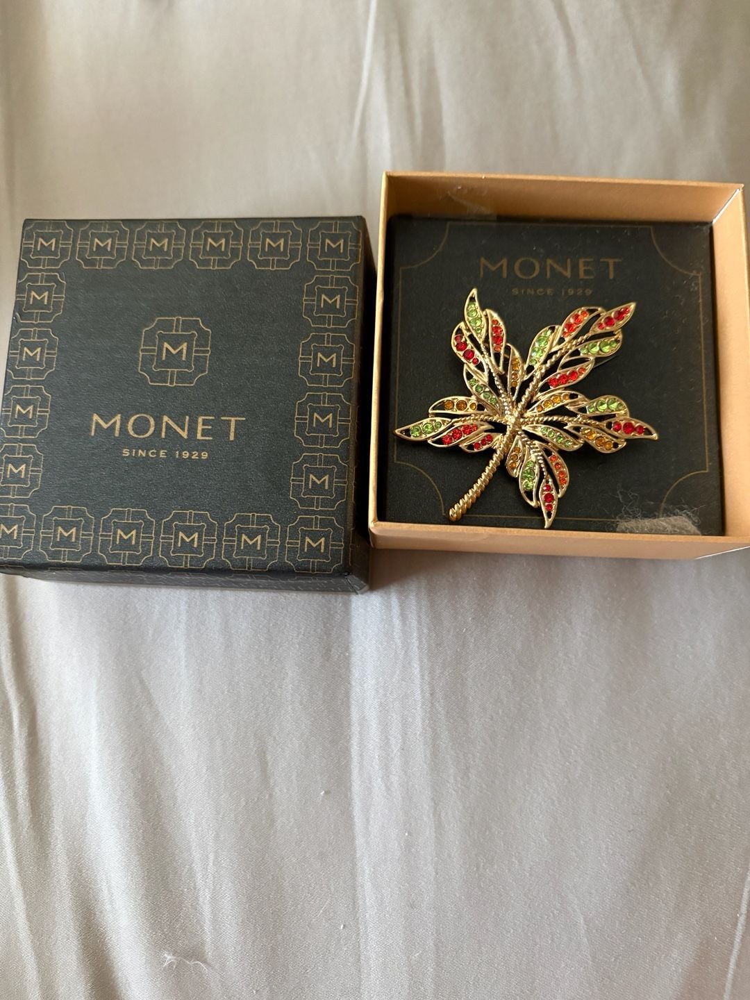 Monet Maple Leaf Rhinestone Brooch Gold Tone Fall Box Pin 3
