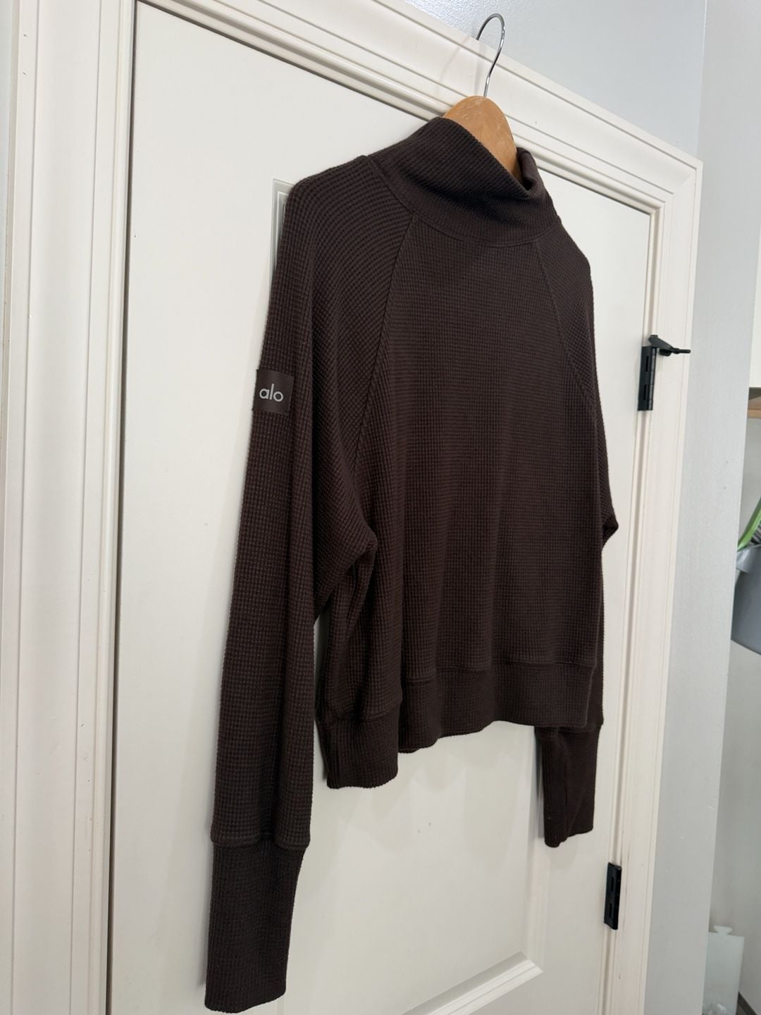 Alo Yoga Waffle Weekend Escape Mock Neck Size M Espresso Brown 6