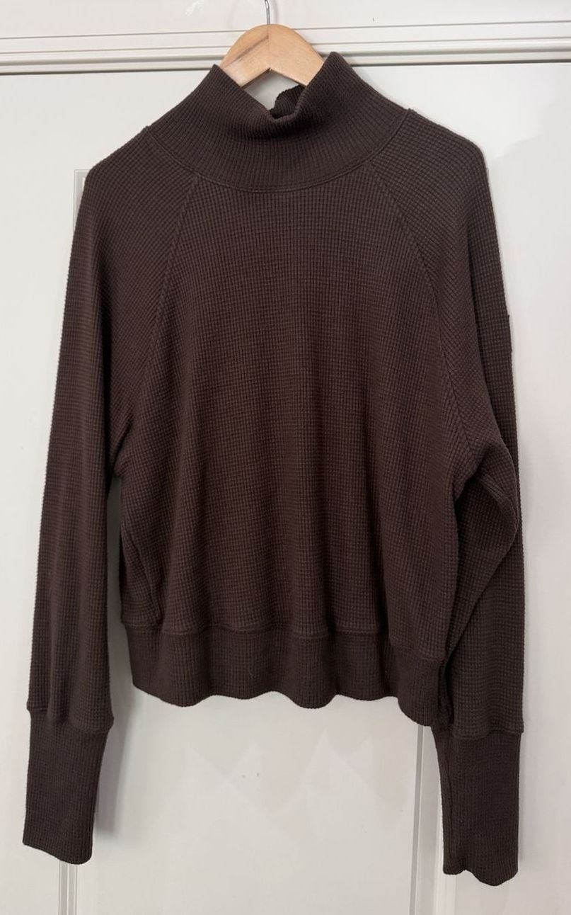 Alo Yoga Waffle Weekend Escape Mock Neck Size M Espresso Brown 2