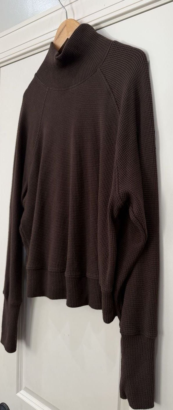 Alo Yoga Waffle Weekend Escape Mock Neck Size M Espresso Brown 4