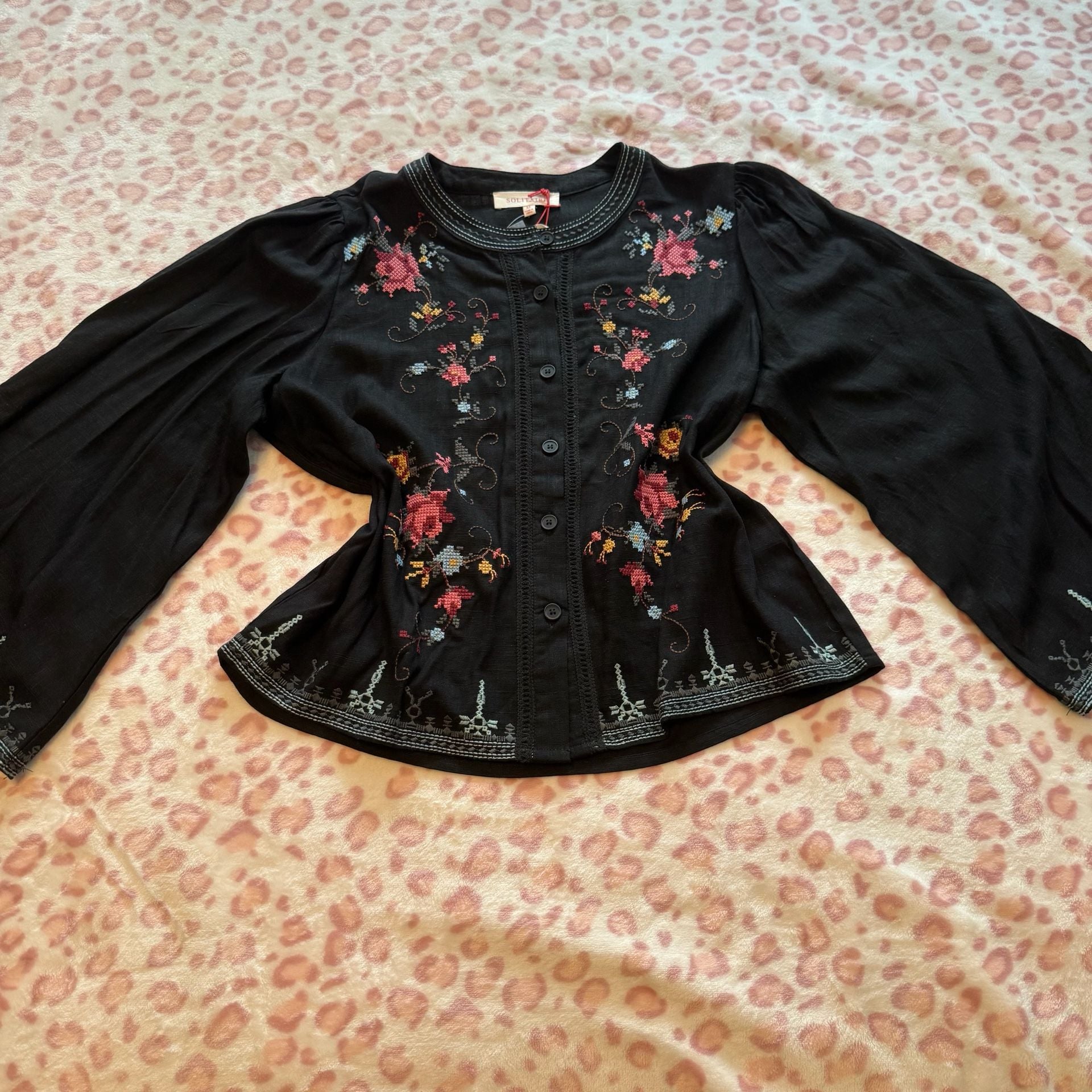 Solitaire Floral Embroidered Blouse Size M Black Linen 2