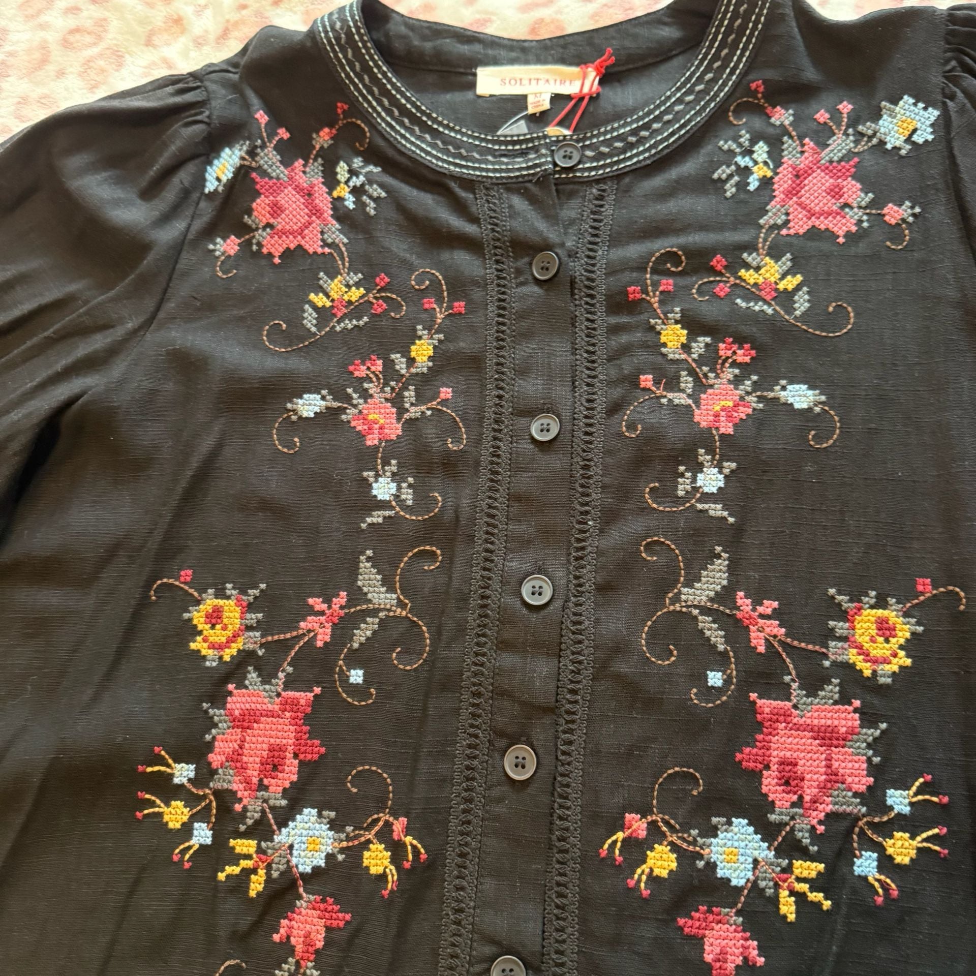 Solitaire Floral Embroidered Blouse Size M Black Linen 4