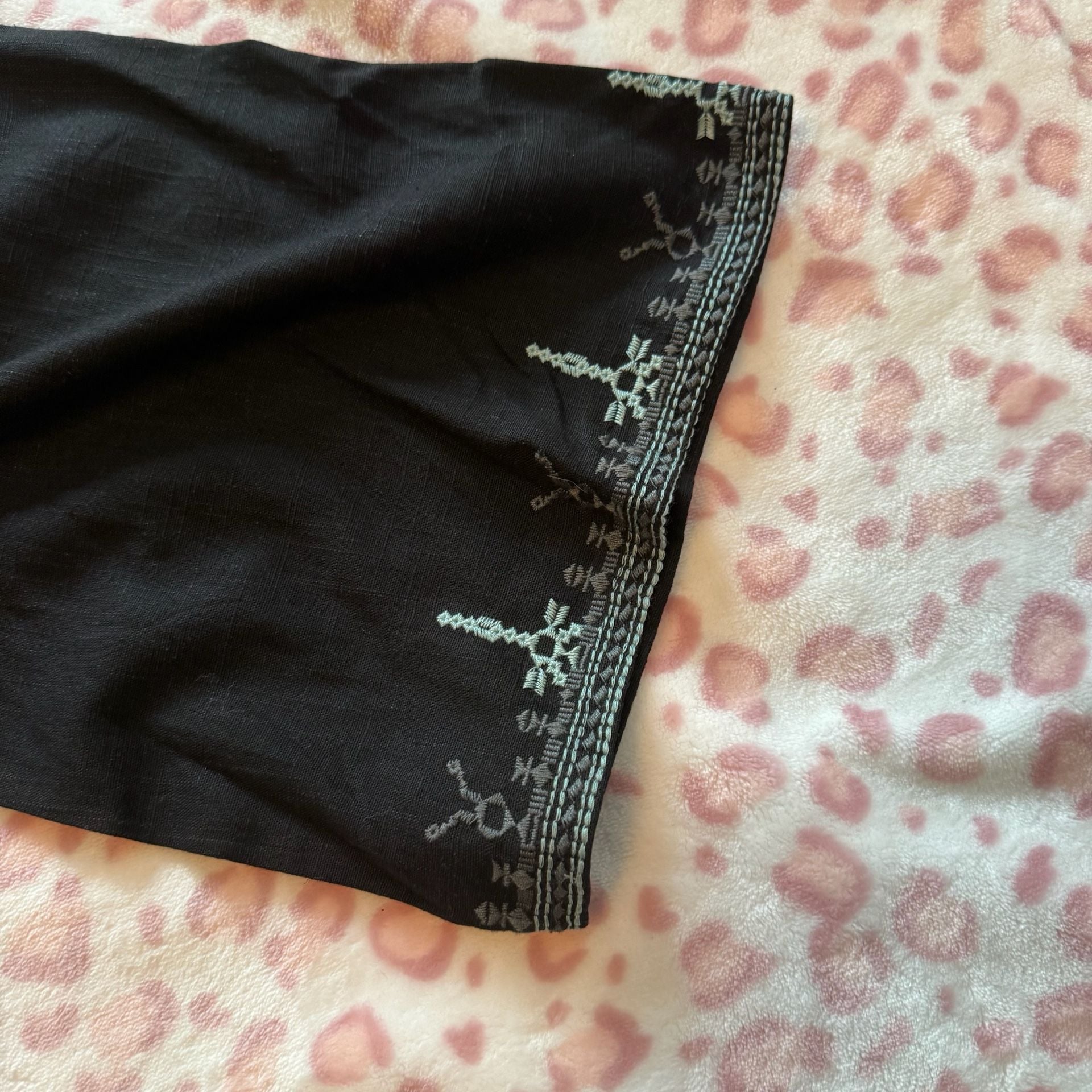 Solitaire Floral Embroidered Blouse Size M Black Linen 5