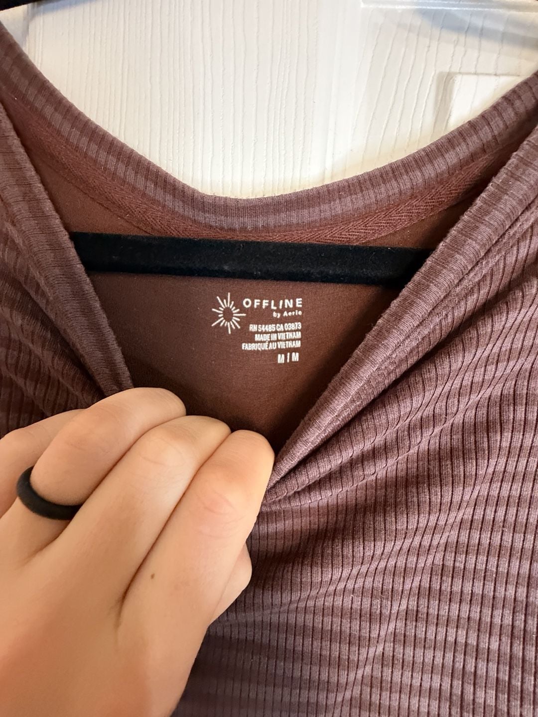 Offline by Aerie Long Sleeve Crop Top Size M Brown Ribbed Thumbholes 3