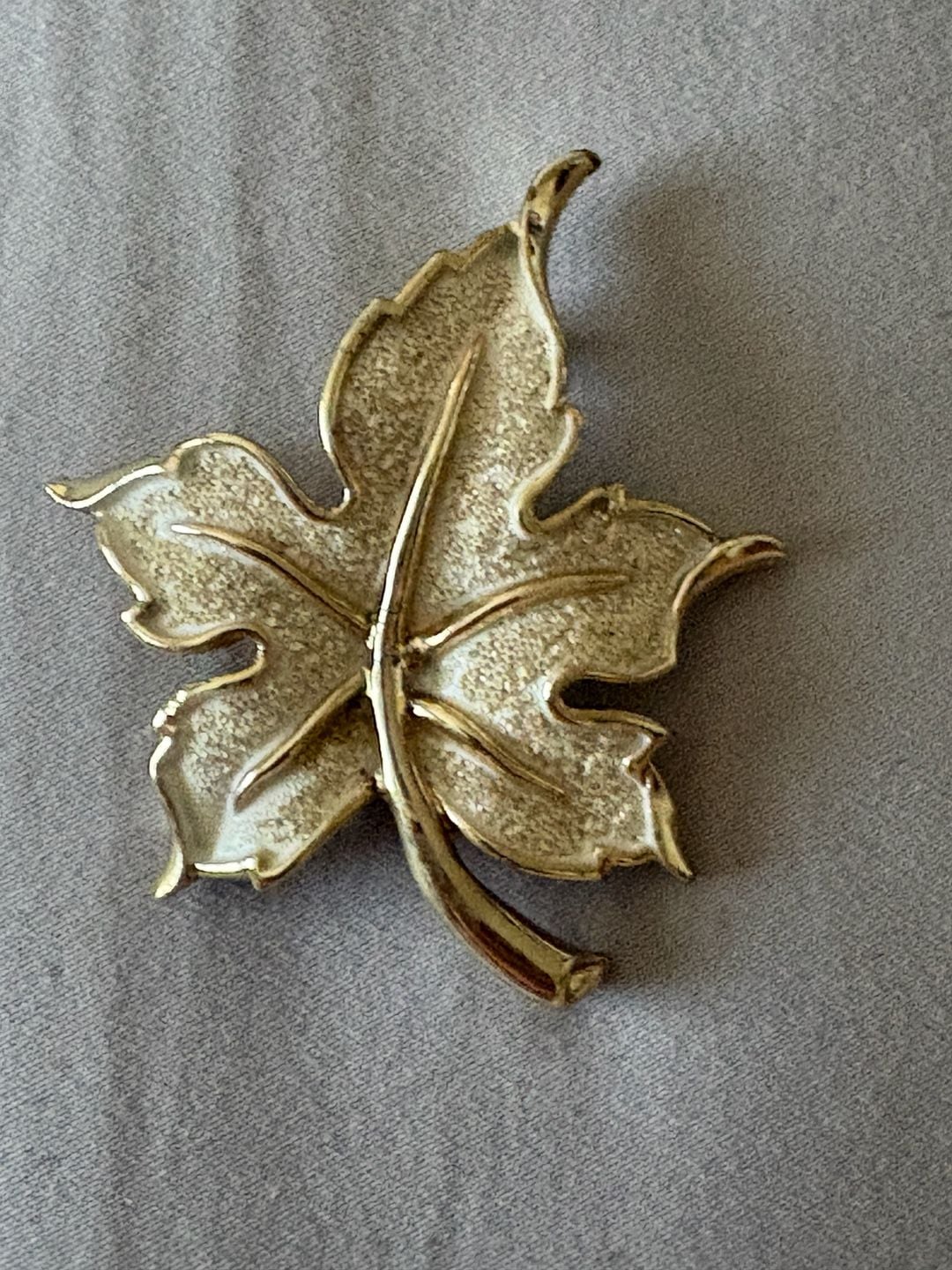 Vintage Gold Tone White Enamel Leaf Brooch Pin 4