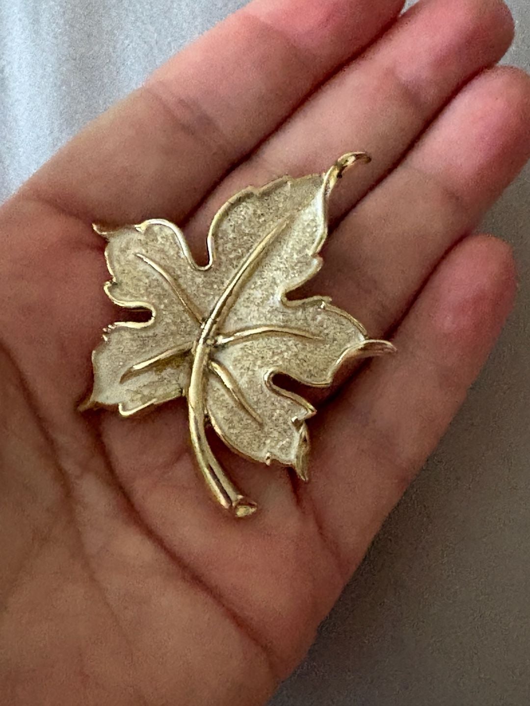 Vintage Gold Tone White Enamel Leaf Brooch Pin 6