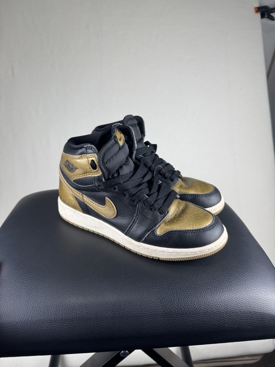 Air Jordan 1 High OG Size 4.5Y Black Metallic Gold 2