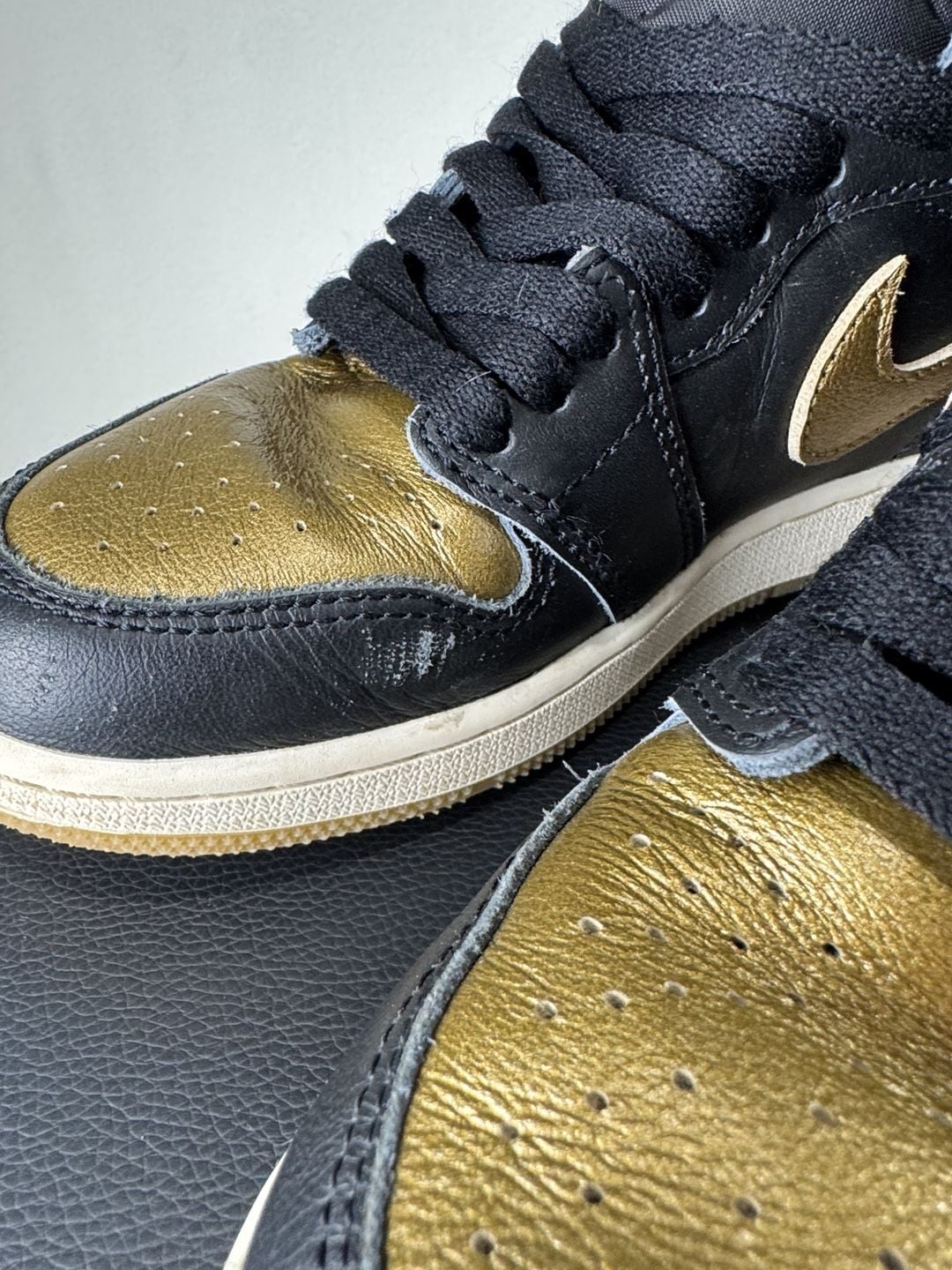 Air Jordan 1 High OG Size 4.5Y Black Metallic Gold 4