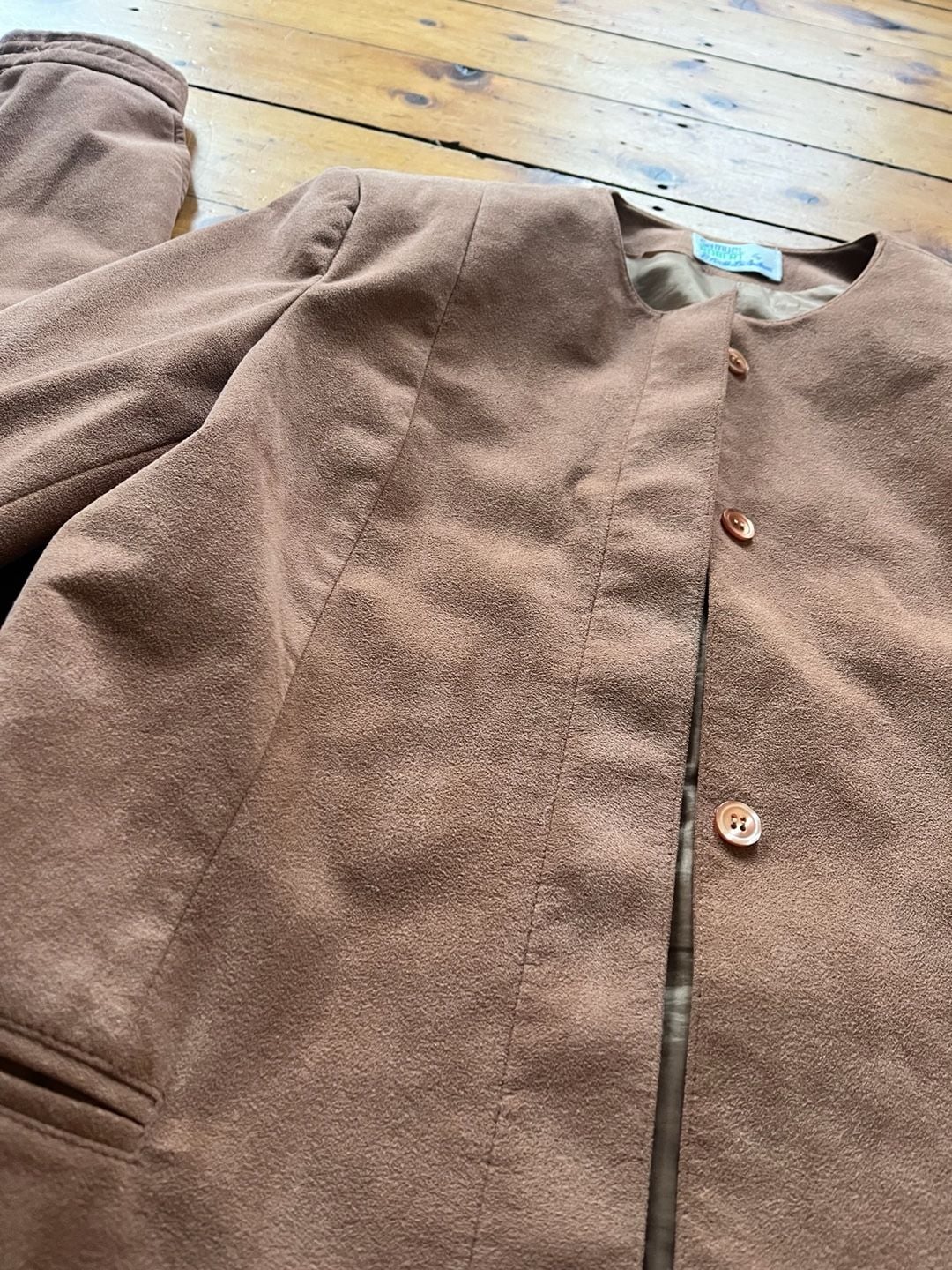 Samuel Robert Ultrasuede Pant Suit Set Size 10 Camel Brown Vintage 70s Old Money 16
