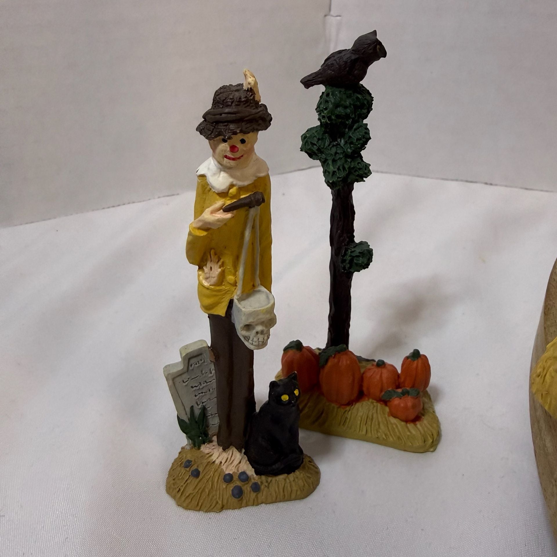 Spooky Halloween Village Set Houses Trees Figurines 2