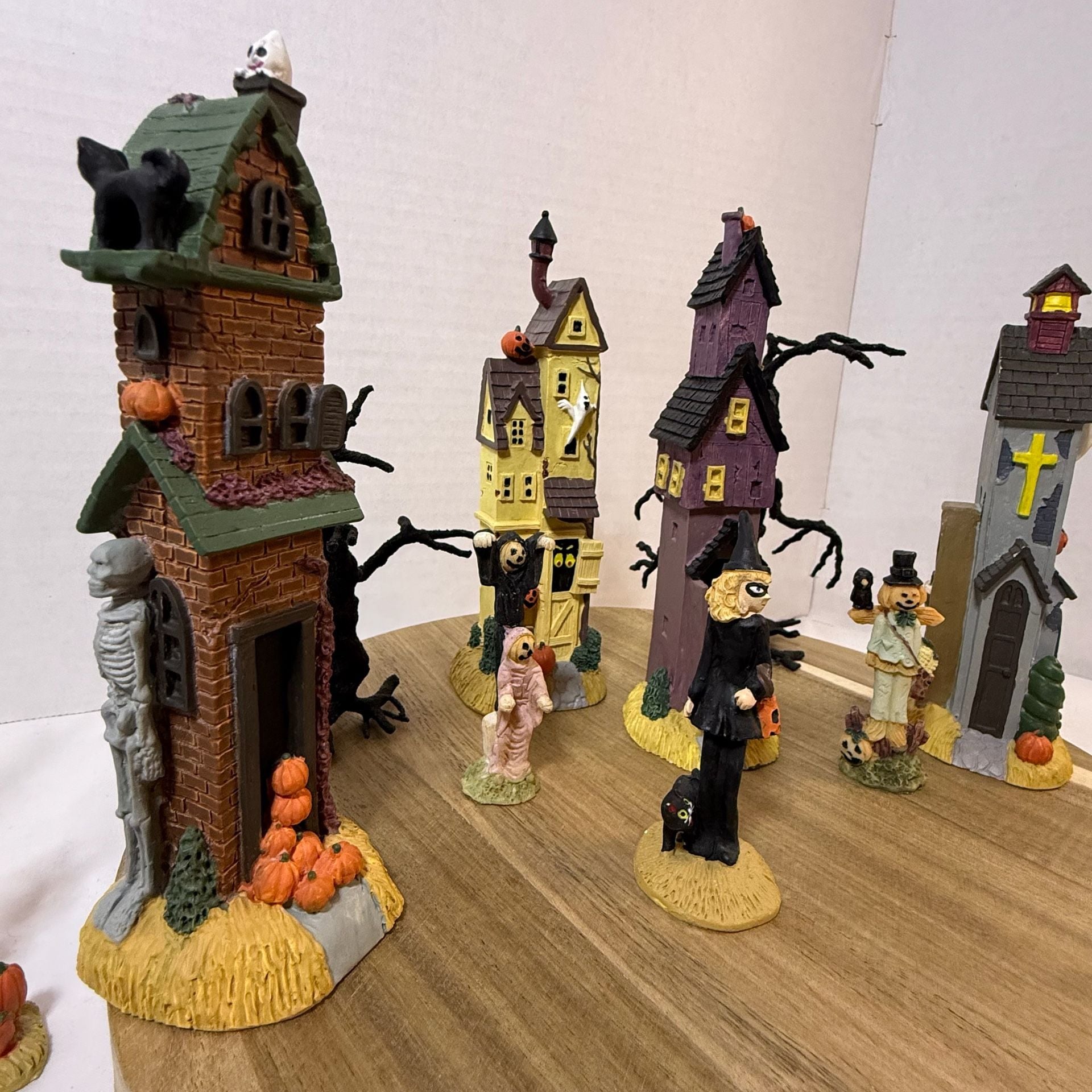 Spooky Halloween Village Set Houses Trees Figurines 4