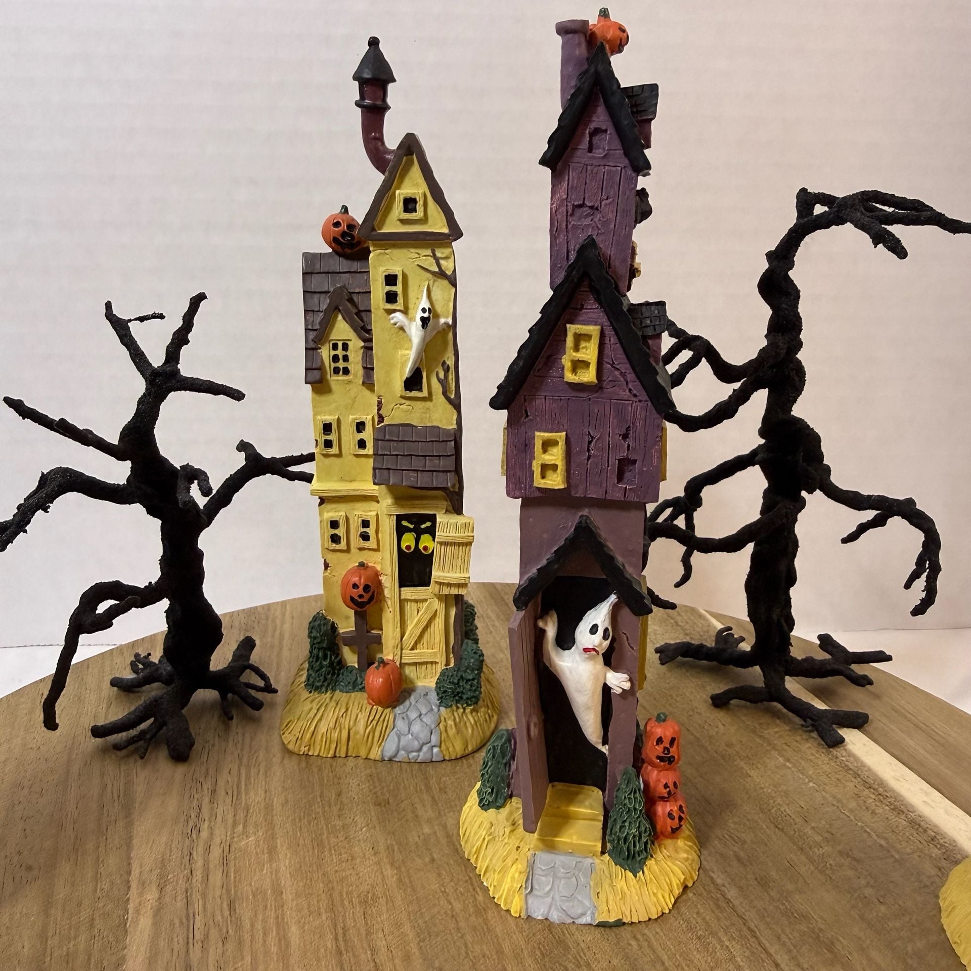 Spooky Halloween Village Set Houses Trees Figurines 6