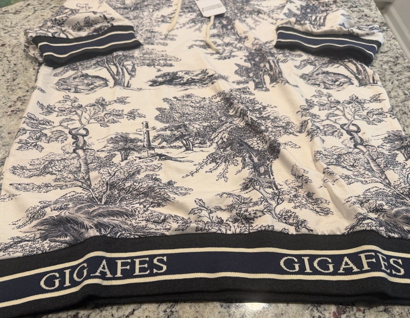 Gigafes Toile de Jouy Hoodie Size 2XL White Black Short Sleeve 3