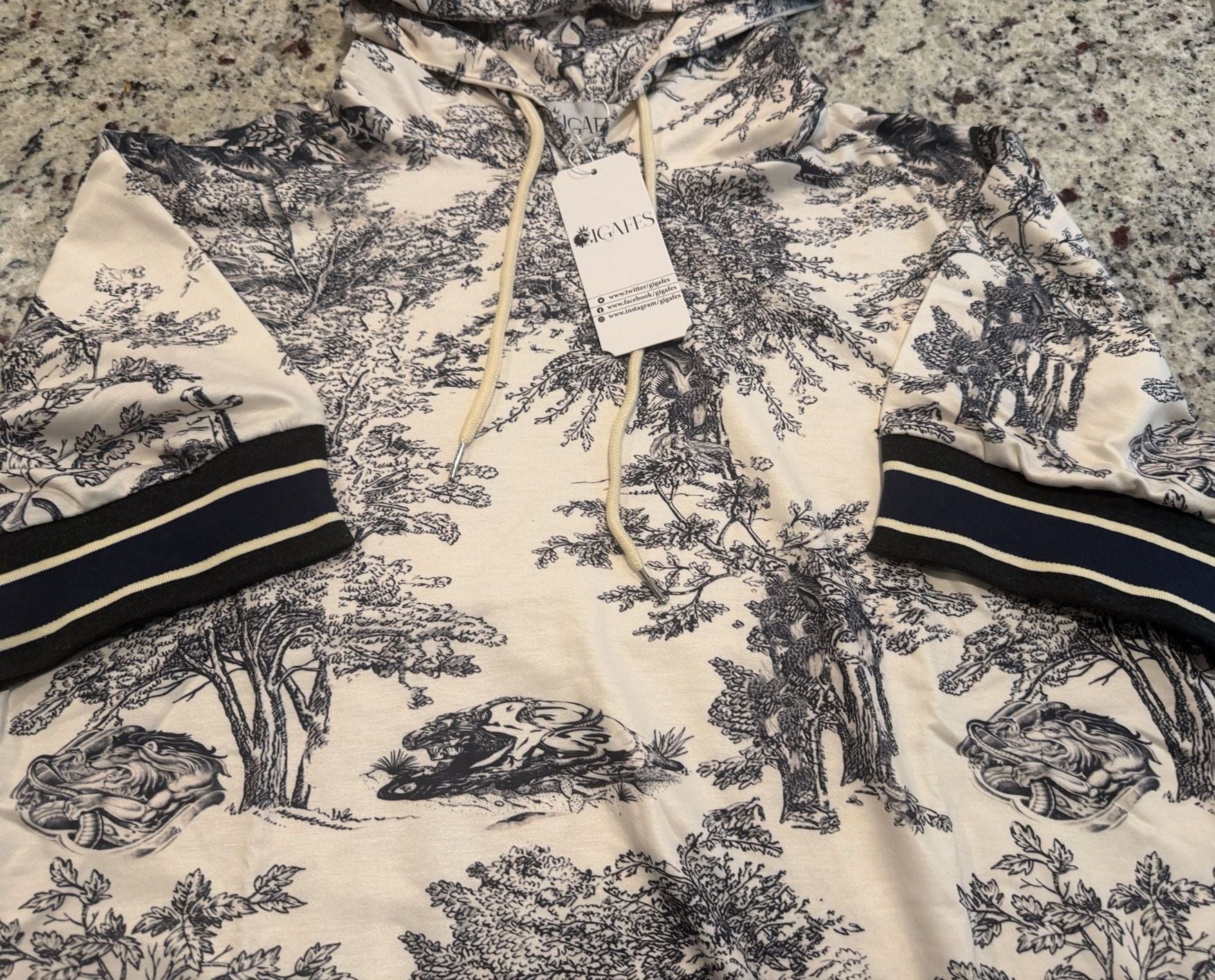Gigafes Toile de Jouy Hoodie Size 2XL White Black Short Sleeve 4