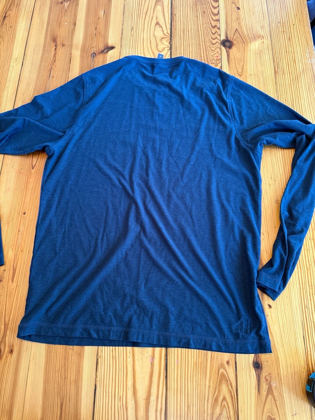 Vuori Long Sleeve T-Shirt Size M Blue Heathered Crewneck Athletic 3
