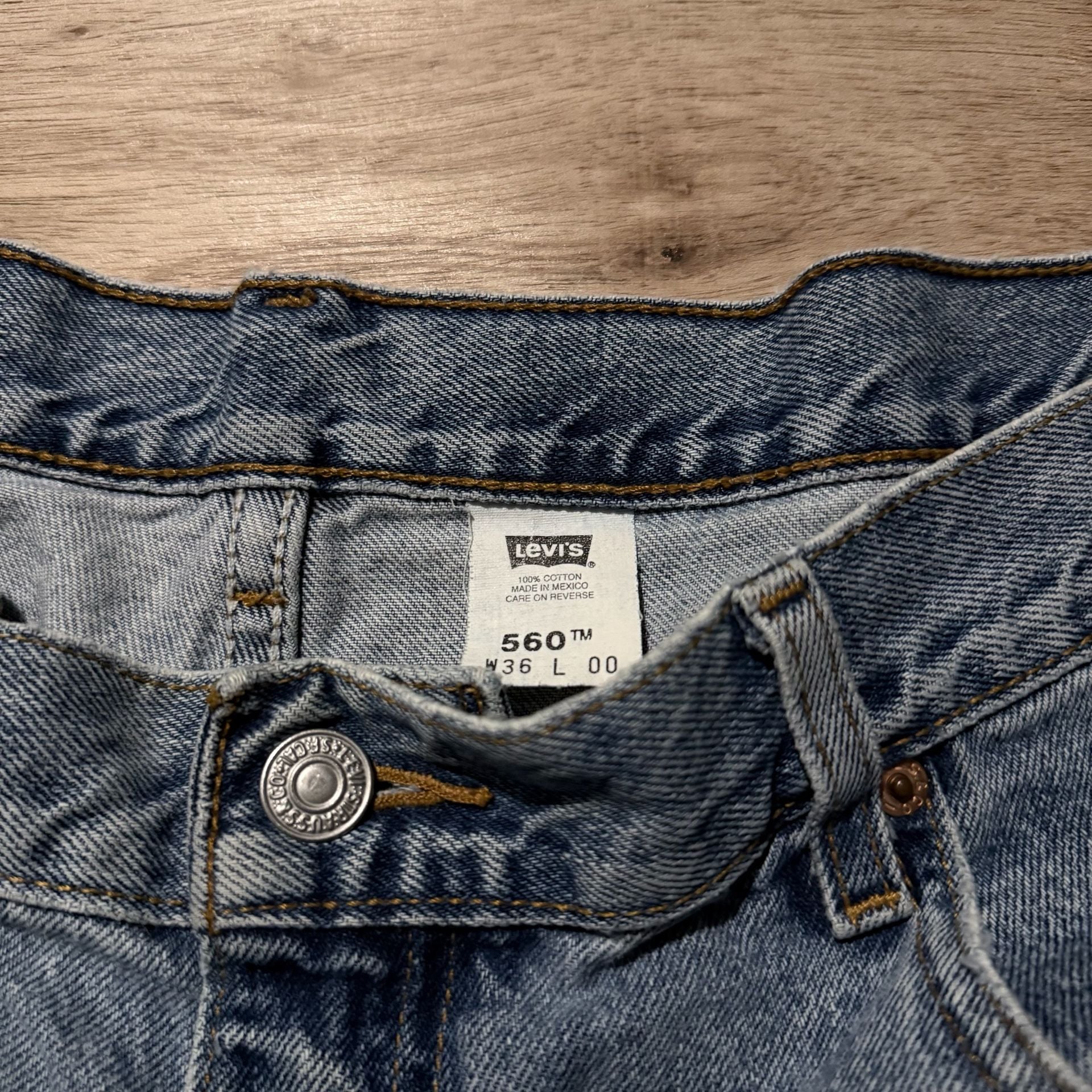 Vintage 1999 Levi’s 560 Denim Shorts Men’s 36 Baggy Distressed Light Wash 3