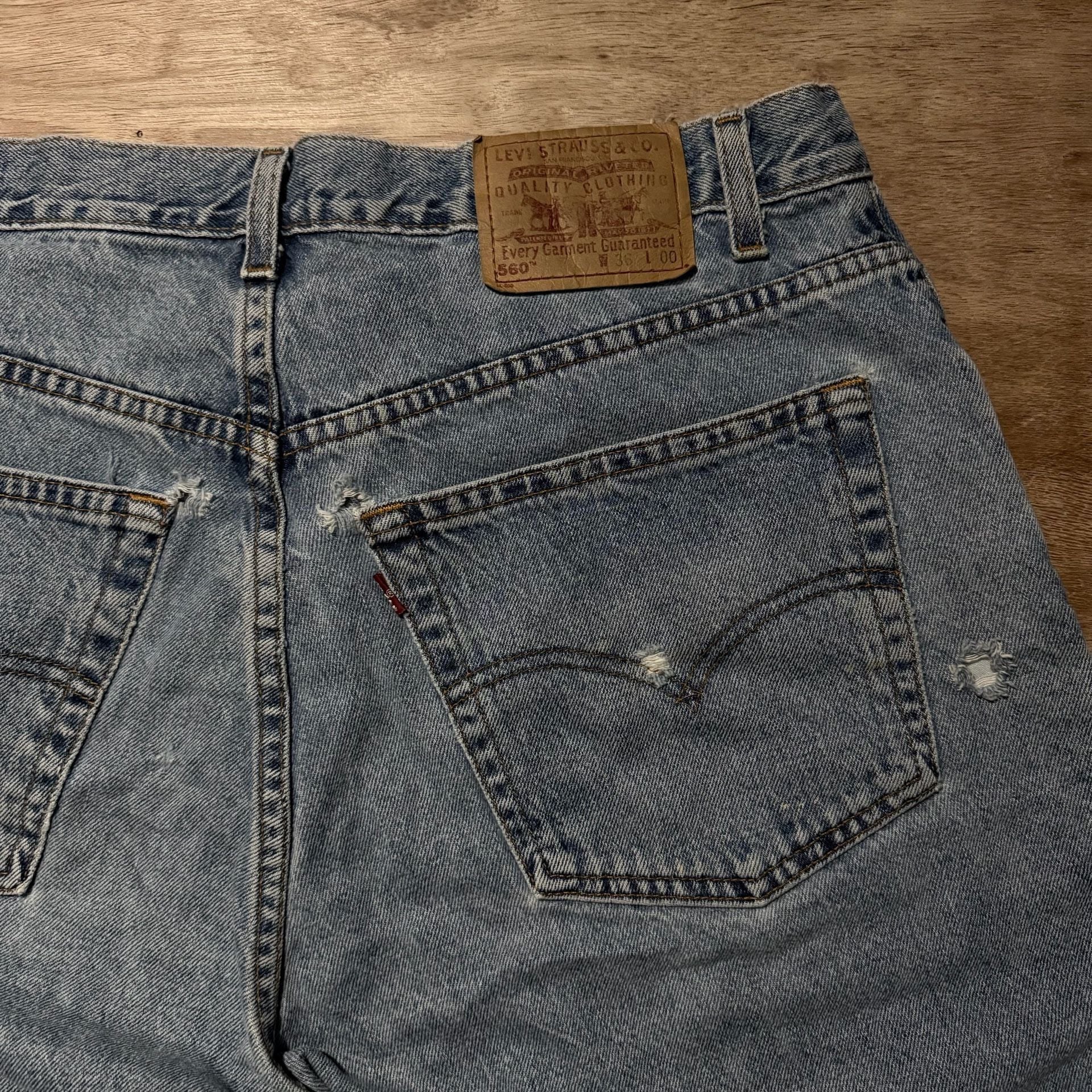 Vintage 1999 Levi’s 560 Denim Shorts Men’s 36 Baggy Distressed Light Wash 6