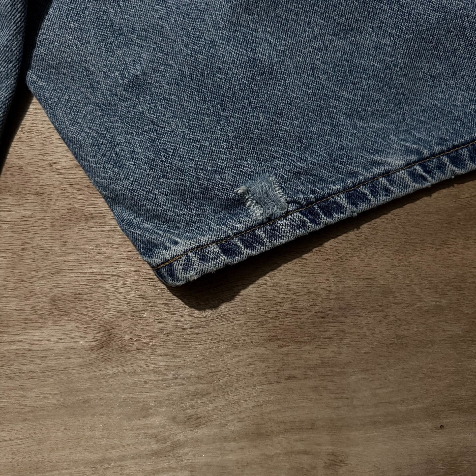Vintage 1999 Levi’s 560 Denim Shorts Men’s 36 Baggy Distressed Light Wash 7