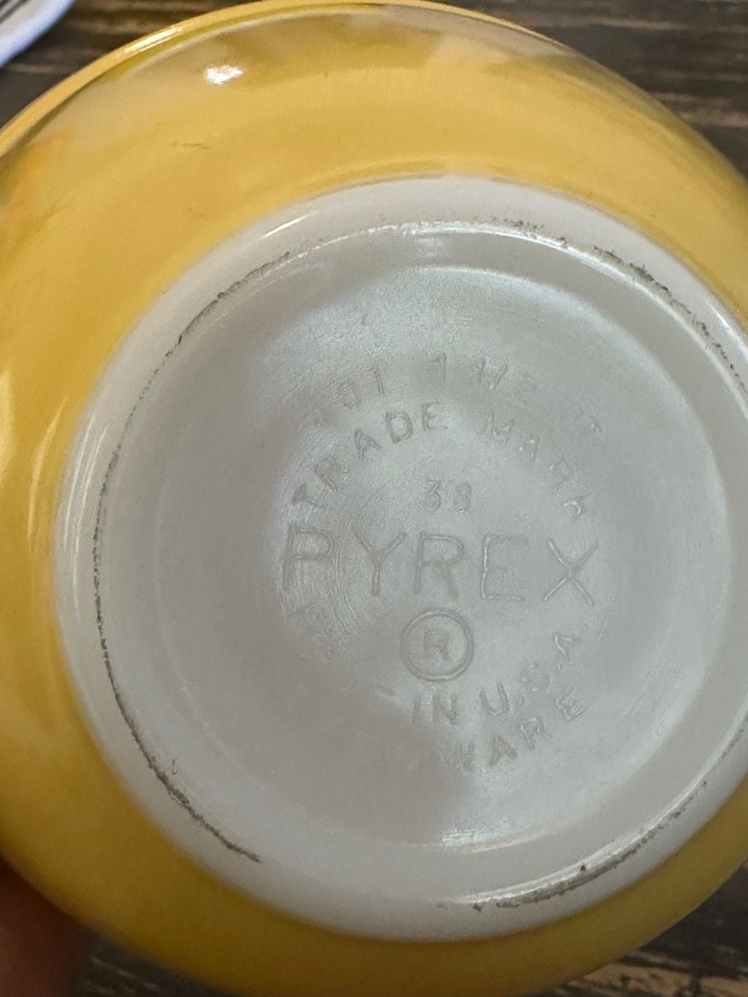 Pyrex Yellow Mixing Bowl 401 1.5 Pt Vintage 2
