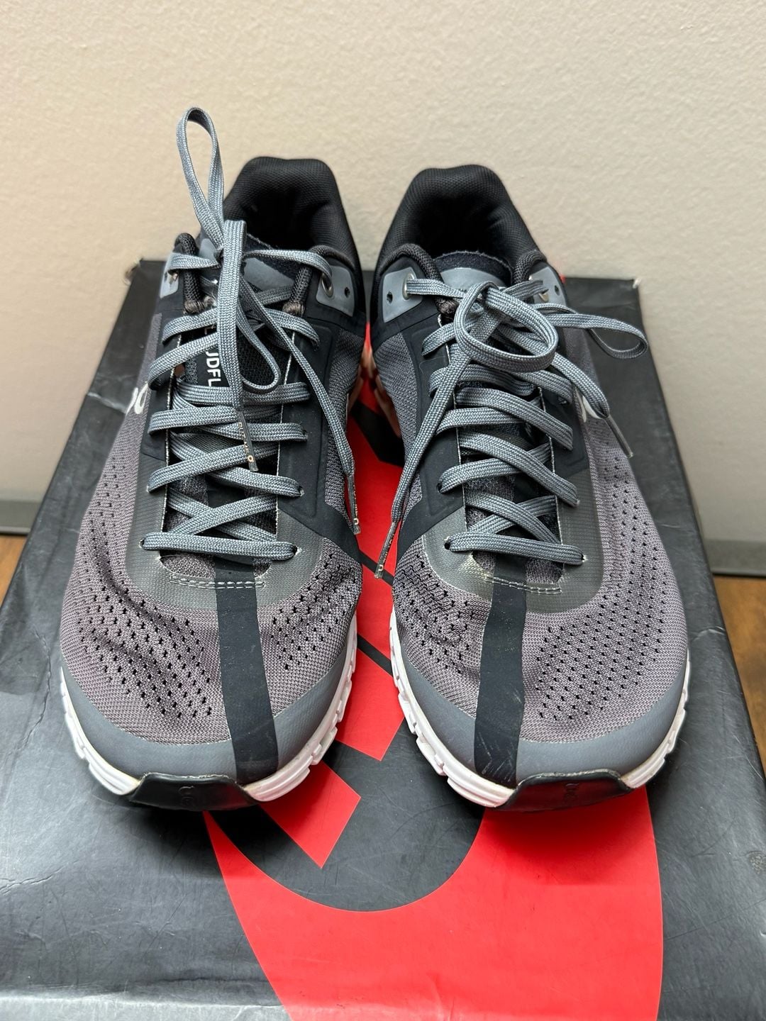 8W On Running Cloudflow Size W8 Black Gray Running Shoes 3
