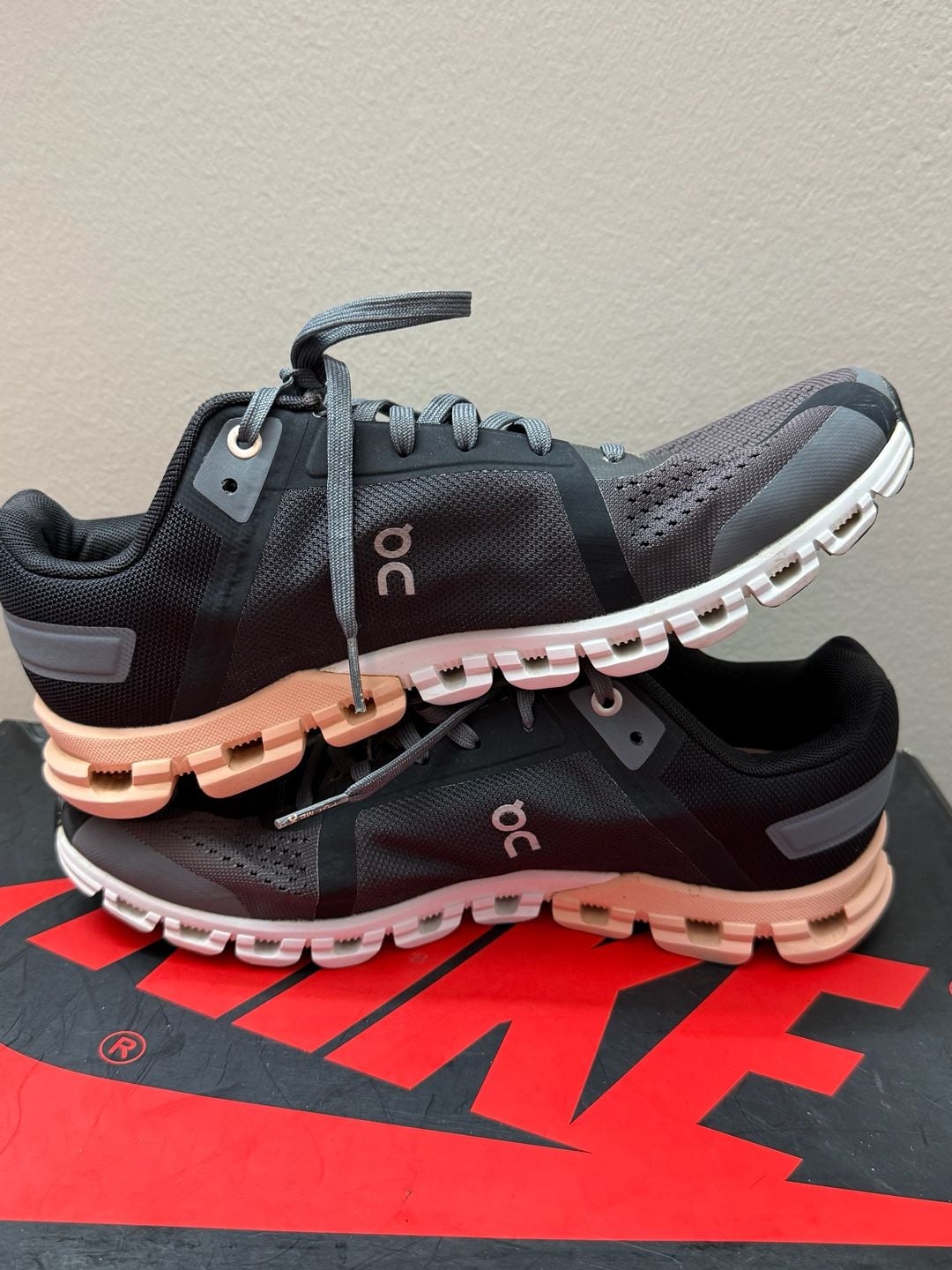 8W On Running Cloudflow Size W8 Black Gray Running Shoes 6