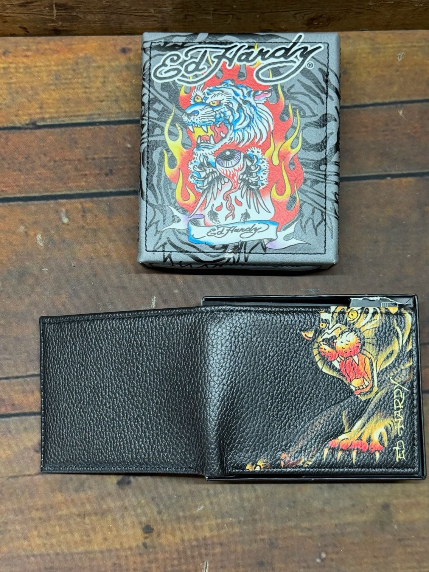 Ed Hardy Black Tiger Graphic Bifold Wallet With Box New 9