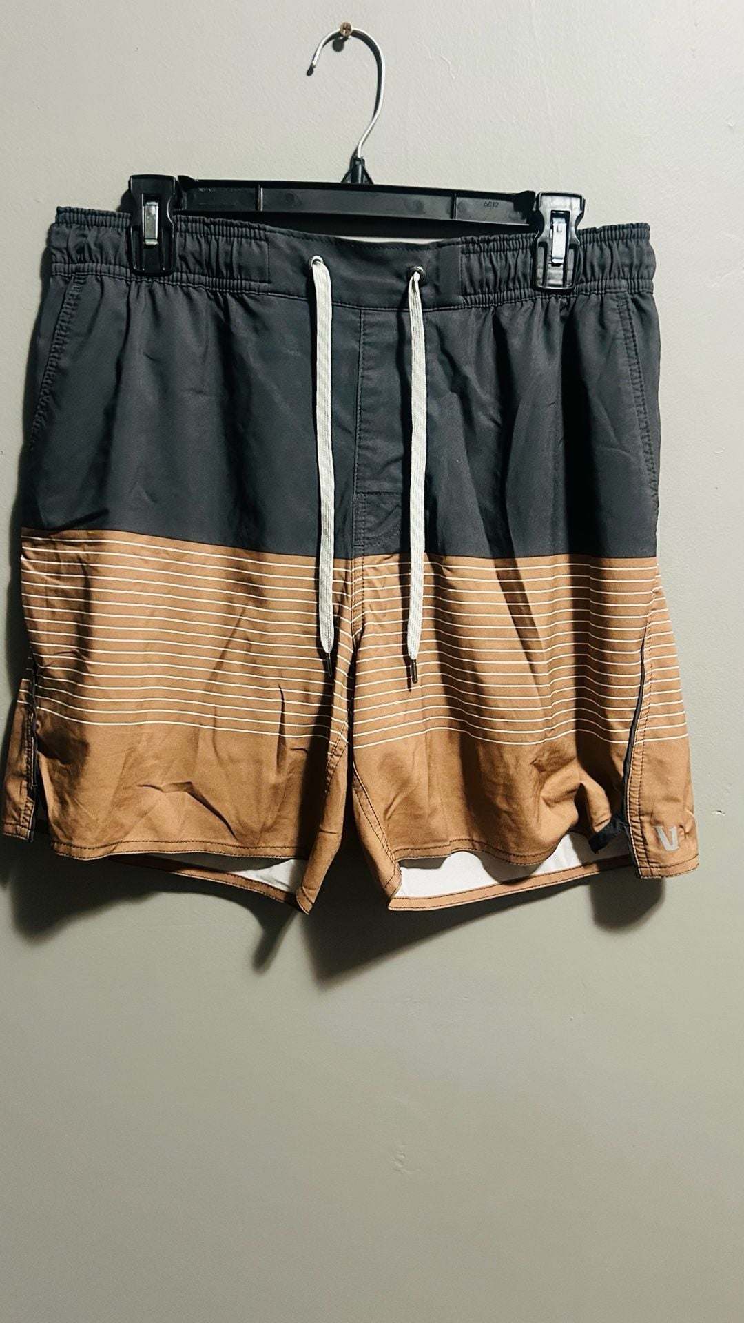 Vuori Board Shorts Size L Striped. Pc154 2