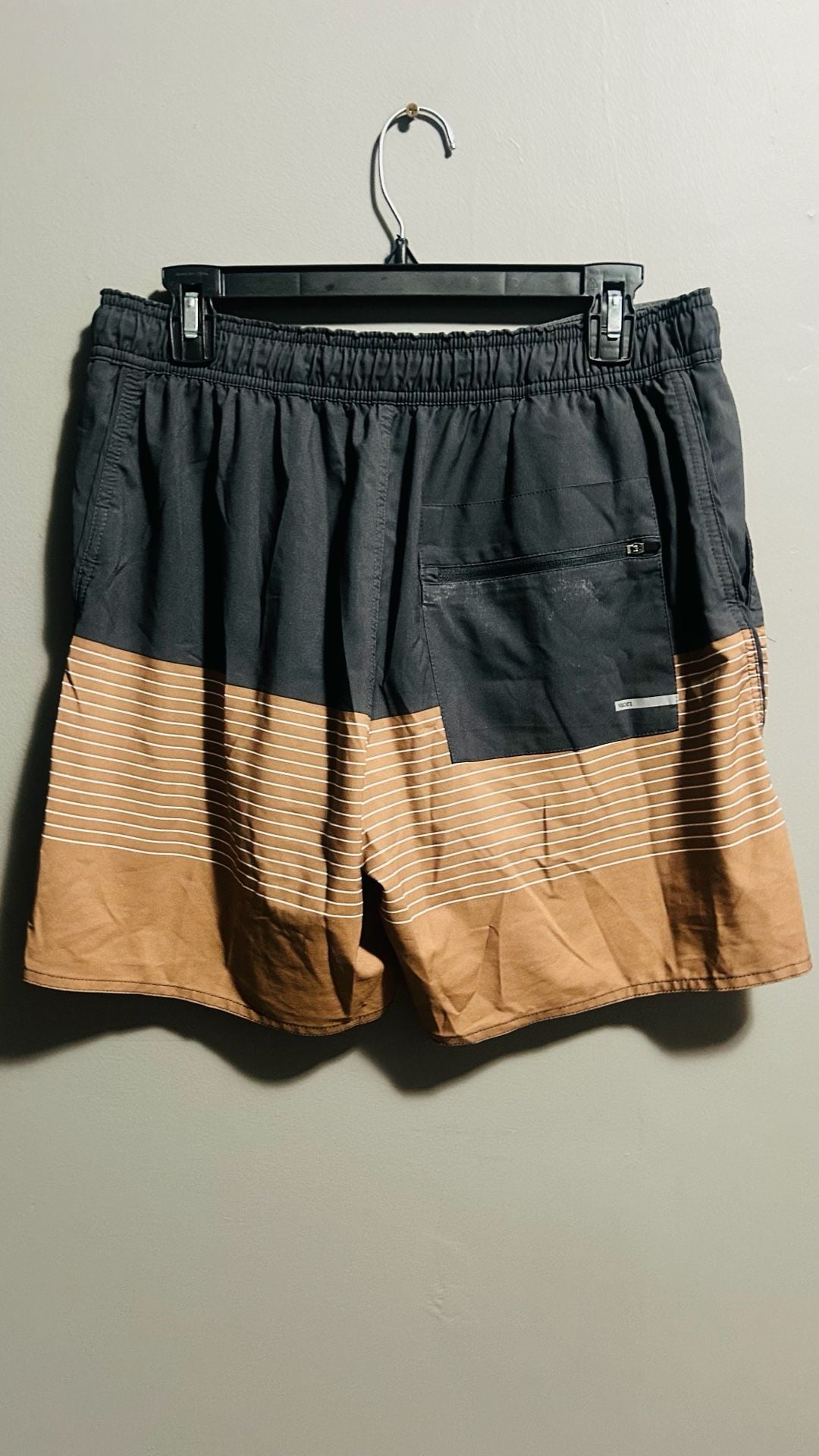 Vuori Board Shorts Size L Striped. Pc154 3