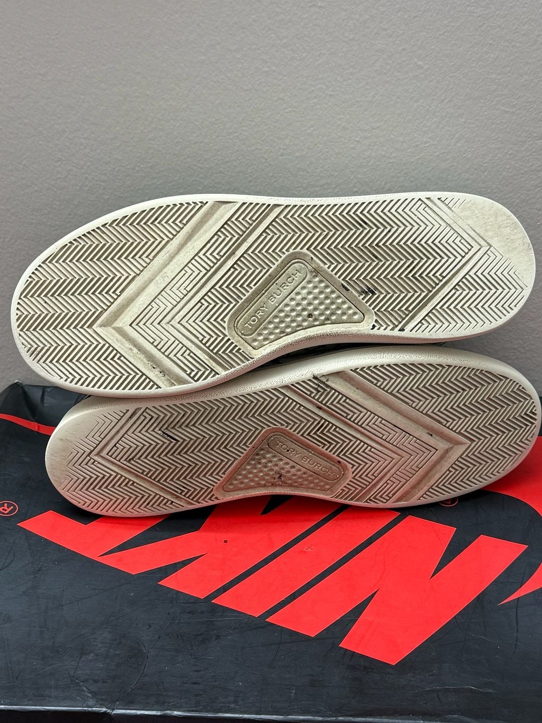 8W Tory Burch Howell T Monogram Jacquard Sneakers 7