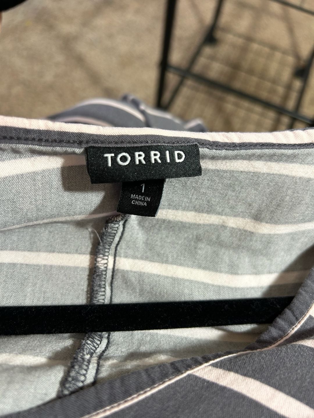 Torrid V-Neck Striped T-Shirt Size 1 Gray Pink Short Sleeve 3