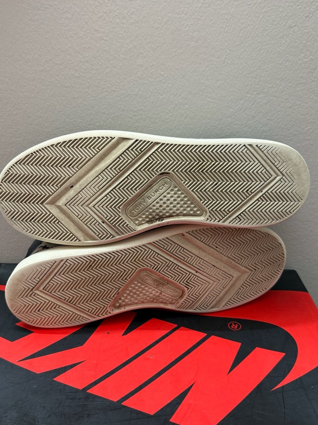 8.5W Tory Burch Howell T Monogram Jacquard Sneakers 9